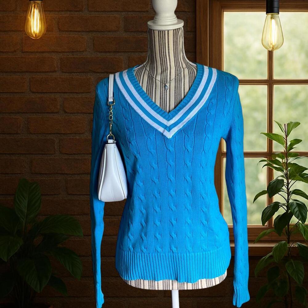 Blue V-neck sweater ribbed cable knit